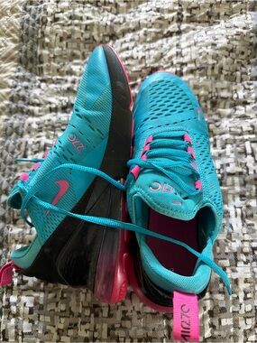 Nike Women Turquoise and Pink Athletic Running Shoes